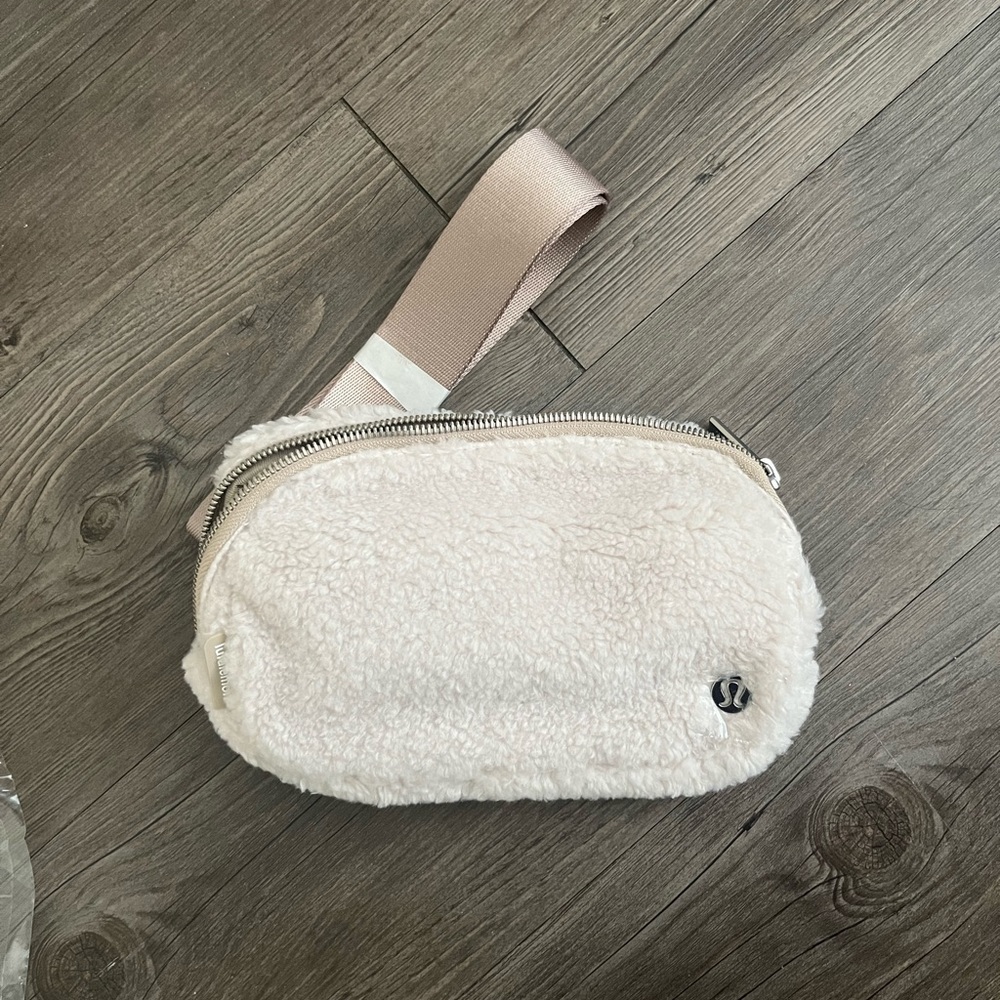 Lululemon Everywhere Fleece Belt Bag